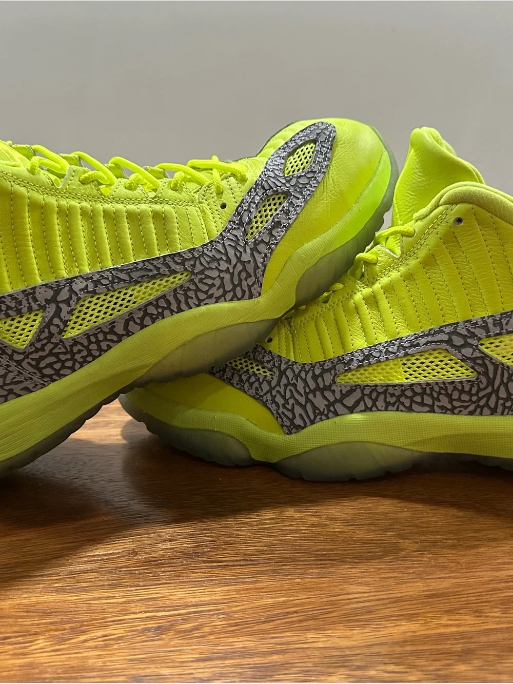 Jordan 11 Retro Low IE ‘Volt’ 919712-700 Men’s Sz 14 Elephant Translucent Pack